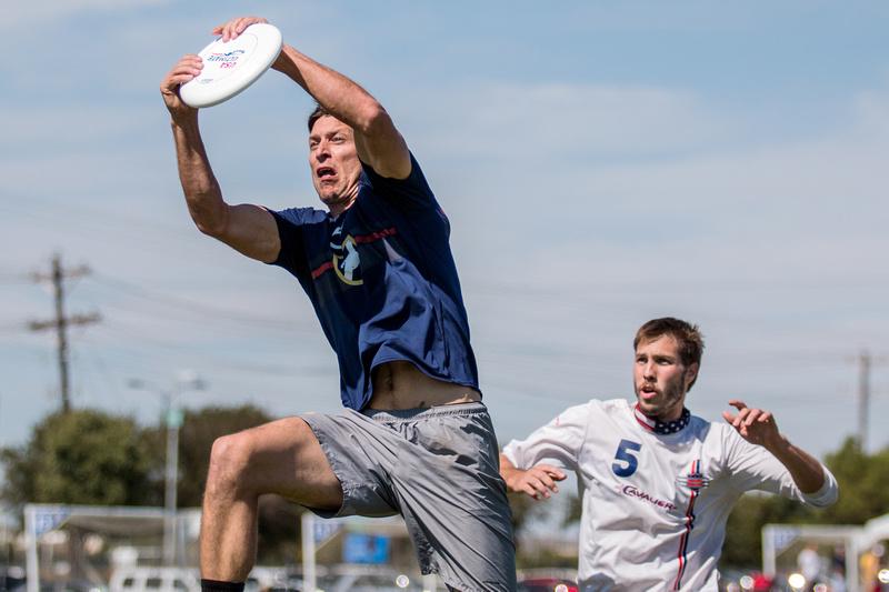 .@revolverult Wins On Classic Shot, Overcoming <a href="/TruckStopUlti/">Truck Stop Ultimate</a> Run: Quarters Recap -> ultiworld.com/2015/10/03/rev…