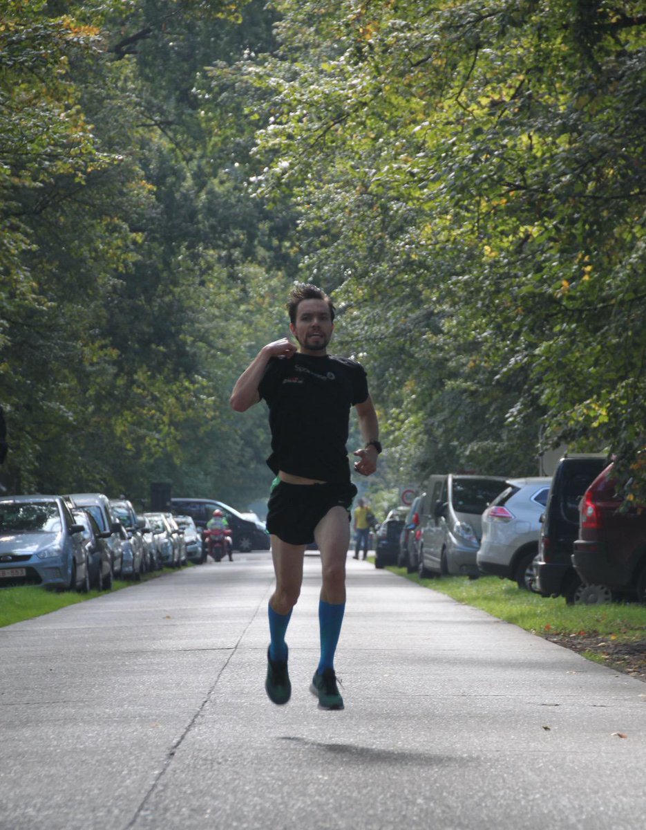 Voormalig 3000m steeple-loper <a href="/KvanKoolwijk/">Krijn van Koolwijk</a> vliegt over het Tongelse tarmac voor #RunToWalkAgain #RTWA <a href="/RunTWA/">Run To Walk Again</a>