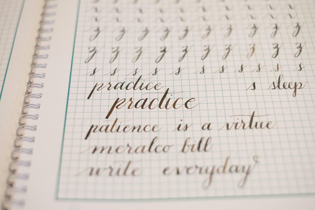 sundaescoopsPH's tweet image. beautiful @aninarubio practice sheets from the #PracticeIsProgress exhibit at #CommonRoomPH 😍💙✒️

#calligraphy