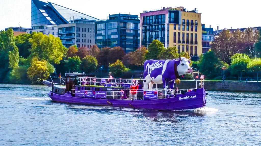 ChristopherIsak's tweet photo. 3rd hourly shot of #hiking day. @Milka on tour #MilkaMoment #MuhBoot http://t.co/4eN8Wyr9NZ