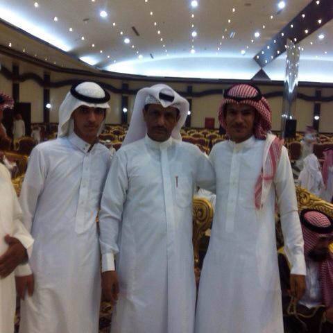 eid_abs404's tweet photo. مع الشاعر ثنيان الرشيدي واحمد الرشيدي http://t.co/kxBBpqGAKc