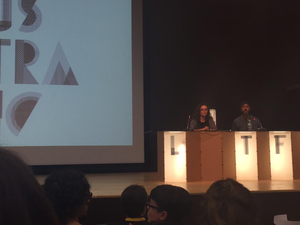 Los directores del congreso suben a despedirlo. Pero aún falta el concierto de cierre eh! #Ilustrafic2015