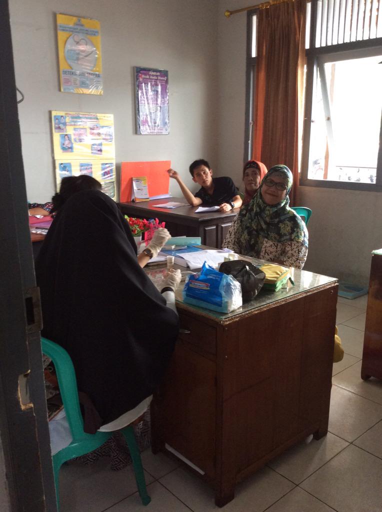 MedProIMKU2015's tweet photo. Situasi social charity http://t.co/0Ao8mwJk1y