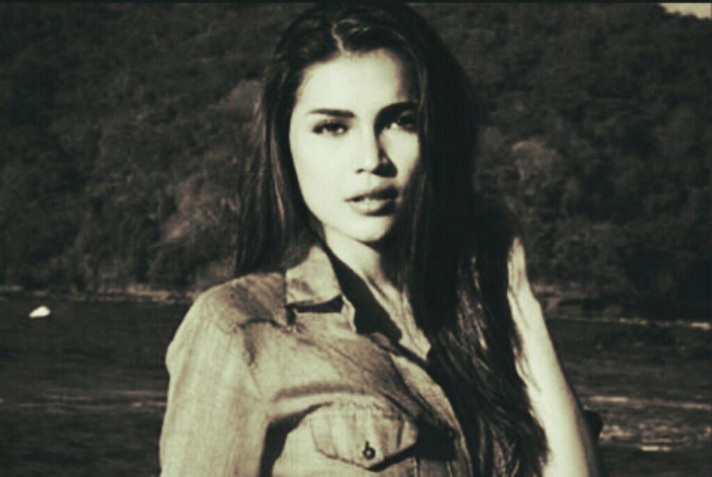 Happy birthday to the beautiful & sexy Rhian Ramos!      