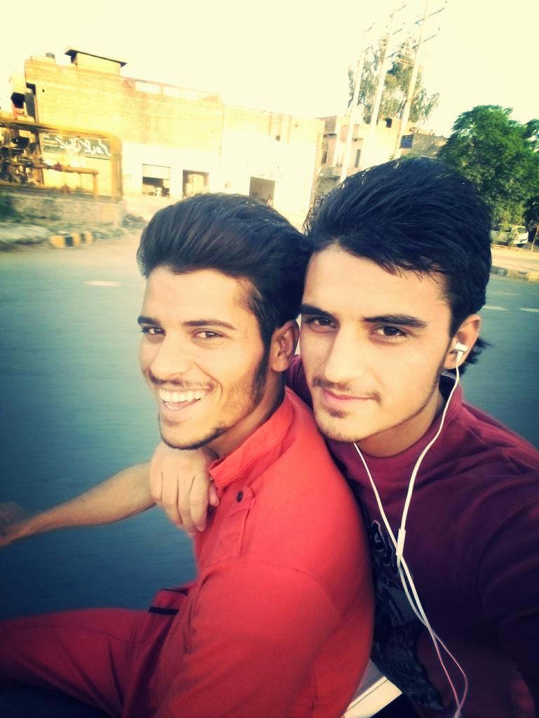 IKh684's tweet photo. We on drive.;;::''''"""':;;;;;:':;'- http://t.co/6ZatLLx4lK