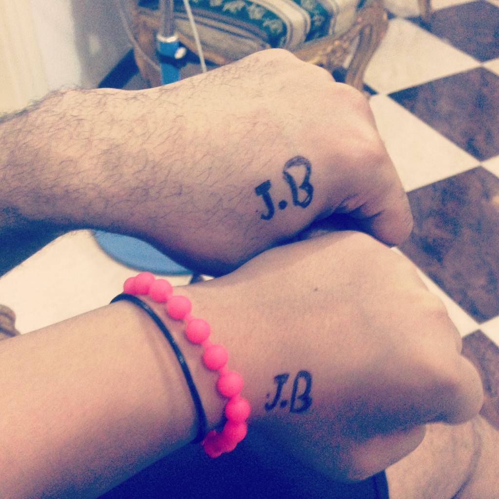 mayra_pepcii186's tweet photo. #ME #Handyy #Me_Tanii π #My_Bro ππβ₯β₯
#JB πβ₯ #L3Ch2 πππ #JΓΌstiΓ¨n πππ http://t.co/lNXNIdC2ZT