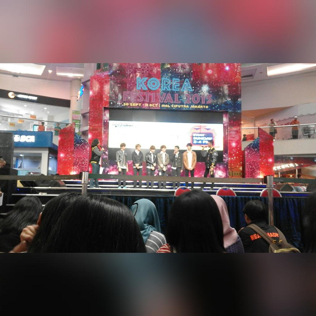 Korea festival 2015 at mall ciputra dance cover BTS 
#yuna,hyejeong,jimin