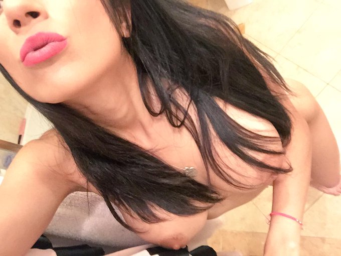 💋💋😈💋💋 #hiding http://t.co/om5B8USiK9<a href="/tag/hiding"class="tags">#hiding</a>