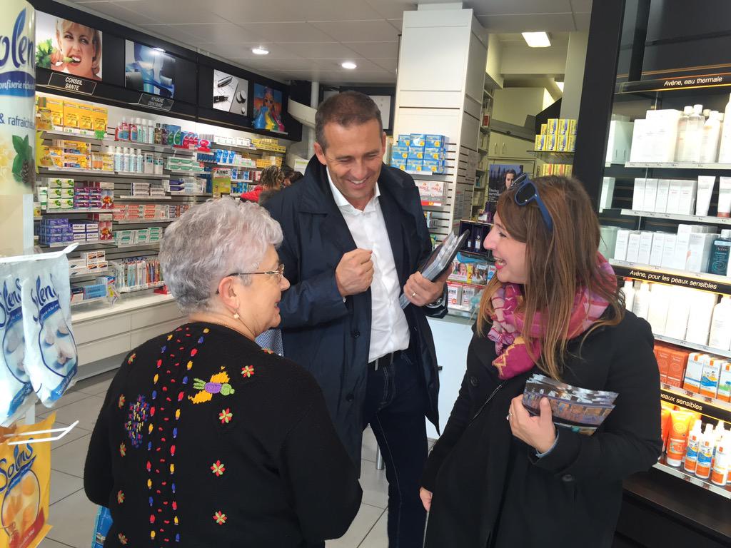 jennifersalles_'s tweet photo. A la rencontre des commerçants de #Gorbella avec Franck MARTIN dans un excellent accueil #CaVaChanger avec @cestrosi http://t.co/Bil34qlhzO