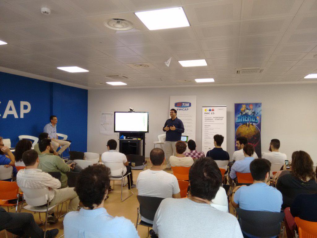 DevsCT's tweet photo. @Salvo_Mica ci parla degli aspetti della gamification. Tutto nasce da noi, dal nostro essere bambini. #PAC15CT http://t.co/ZjY3w5zSj9
