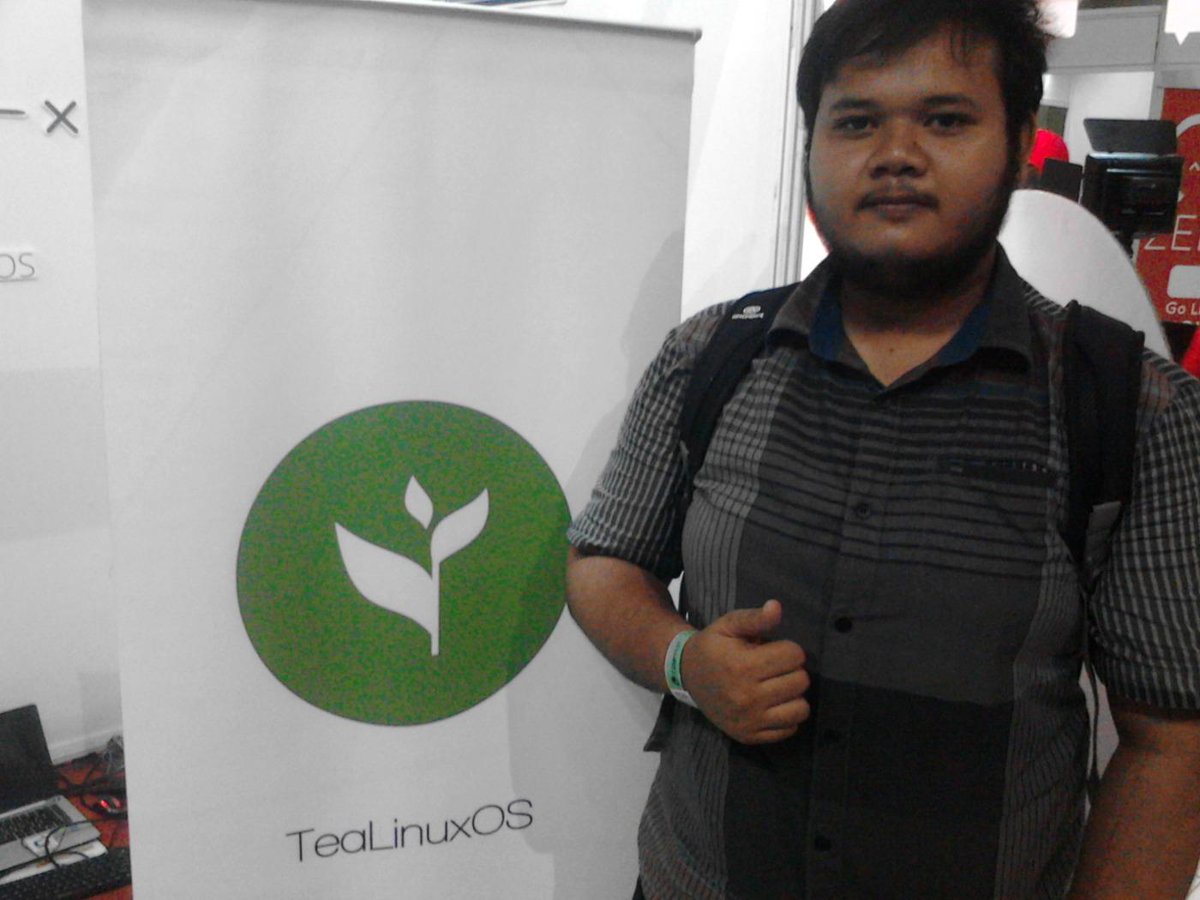 FadzilRizki's tweet image. At CompFest7 @doscomedia #doscom #tealinuxos