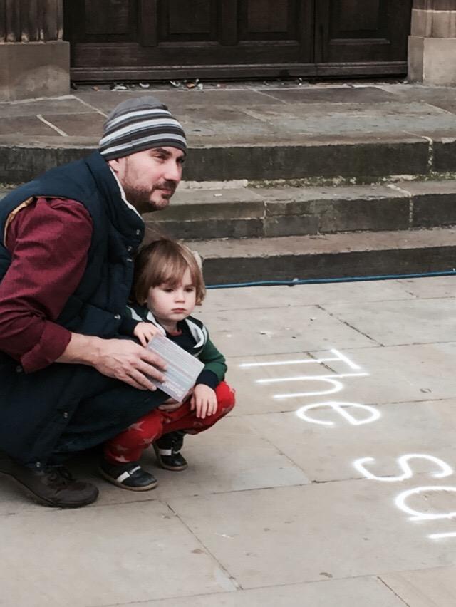 CatherineOgle's tweet photo. This child has been captivated by Skryf the sand writer @bhamcathedral #SomethingGood300 http://t.co/UhNO6p94BQ