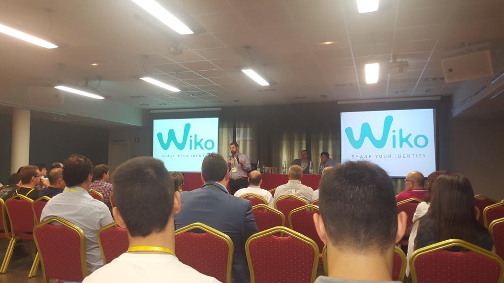 Perdon a otras marcas pero Wiko se carga el mercado estas navidades. 
Wiko Pulp. 
8 nucleos. 2gb. 16gb. 13mpx. 
159€