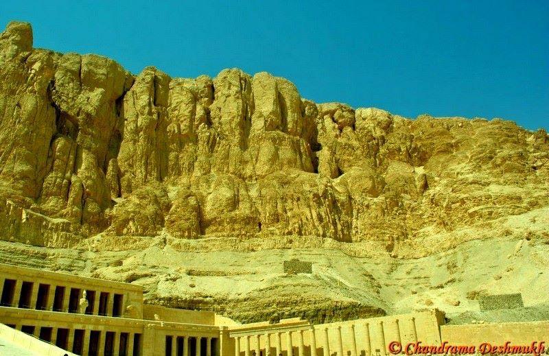 IslandsToday's tweet image. Click_Therapy: Ruins have their own charm
How they embrace the harm
on.fb.me/1CAkjKW
#ClickTherapy #egypt …