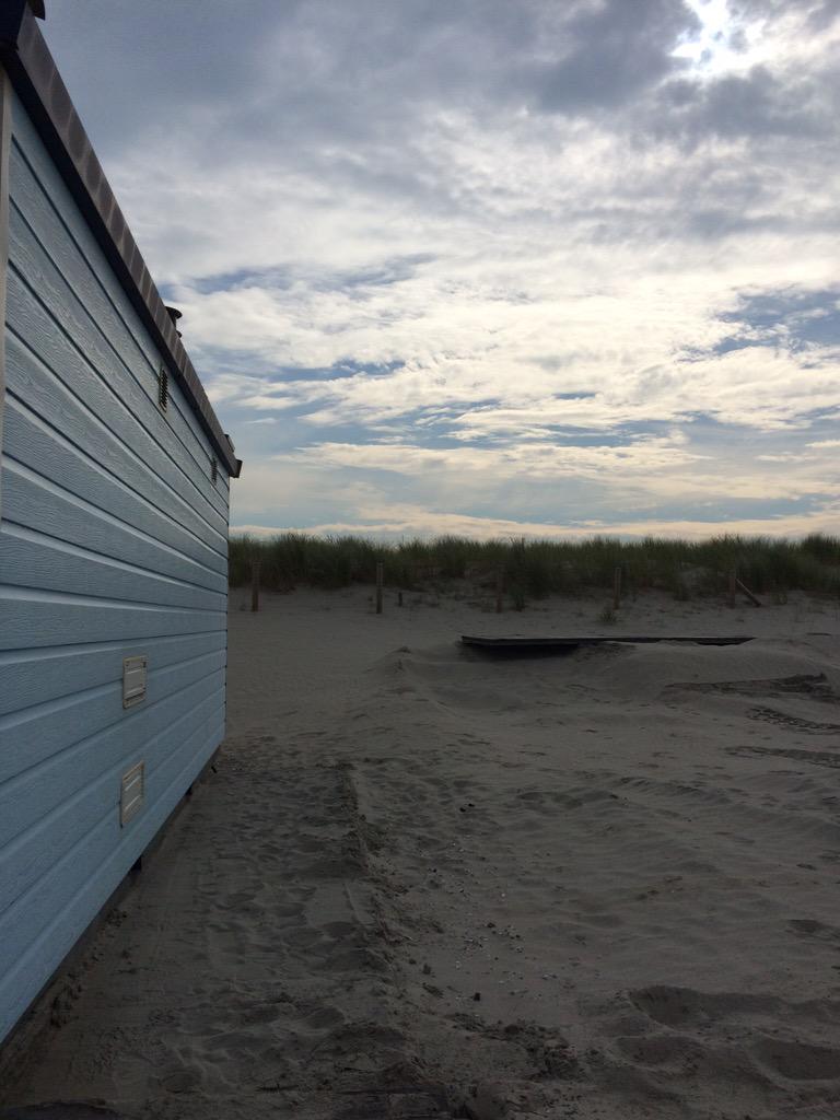 cdewaal_'s tweet photo. Laatste dag @strandhuis. Opruimen, schoonmaken en nog even genieten van de oktober☀️! http://t.co/6gFasKR1rE