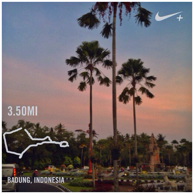 BayuParwika's tweet photo. Saturdate🏃🏻💨 I just ran 3.50 mi @ a 9'00''/mi pace with Nike+. http://t.co/epAmTP9Xvw #nikeplus http://t.co/ZDjAk11cDw