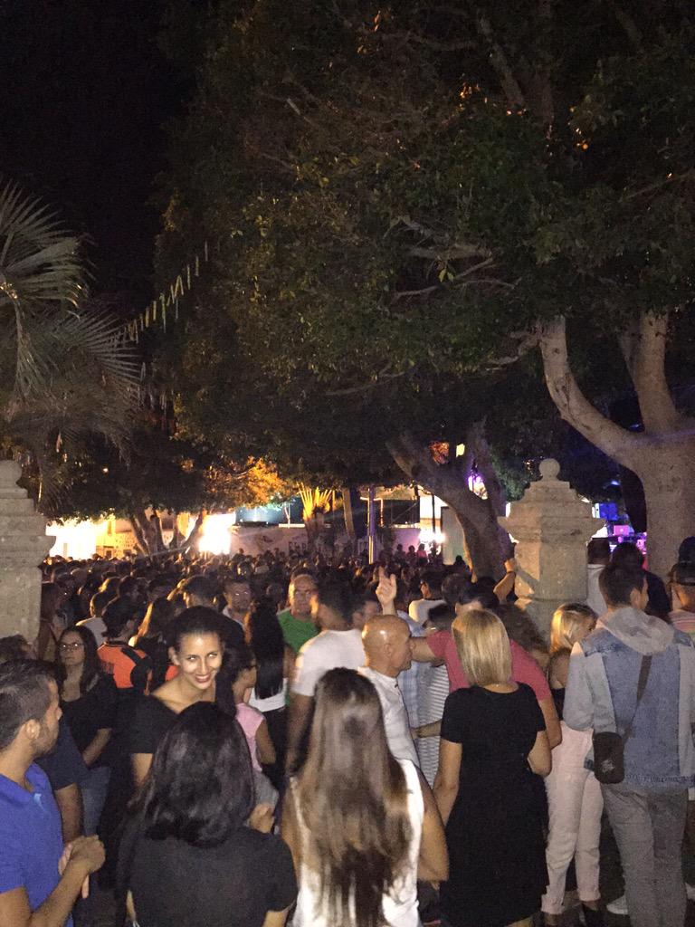 Adonike90's tweet photo. De Edwin Rivera fue la cosa anoxe 🍻 @LucasgsLucas http://t.co/AWLgfS2oeJ