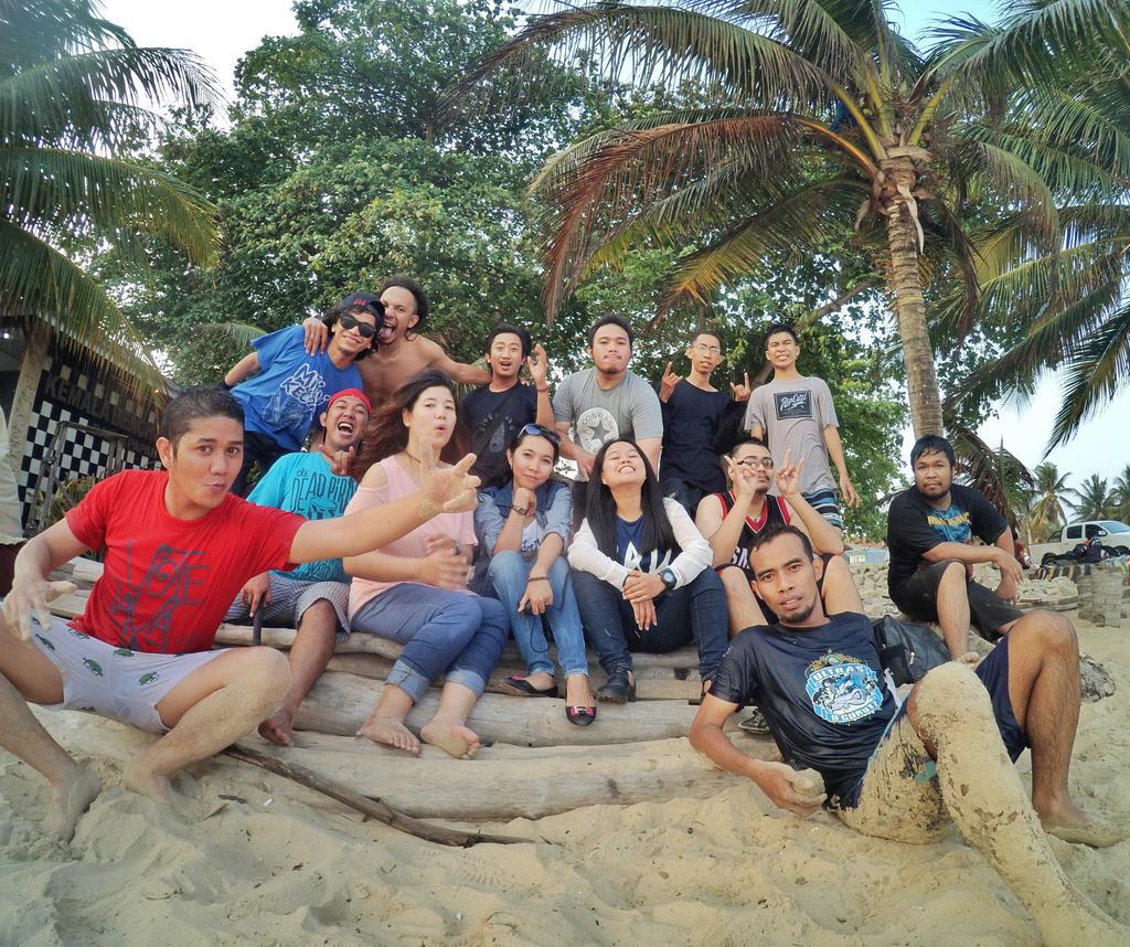 Selamat bermalam minggu kawans, kami sudah tiba di Kota Balikpapan untuk event keren Warcombat esok! See ya''