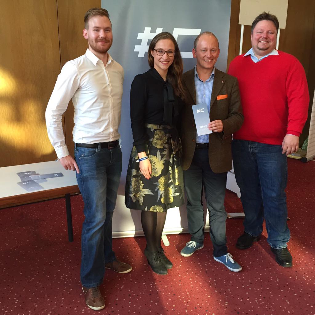 CarstenOvens's tweet photo. Am Rande des #sht15: das @c_netz wirbt für sich und seine Themen... und gewinnt neue Mitstreiter. #Hurra #cnetz http://t.co/BHLVJRCJra