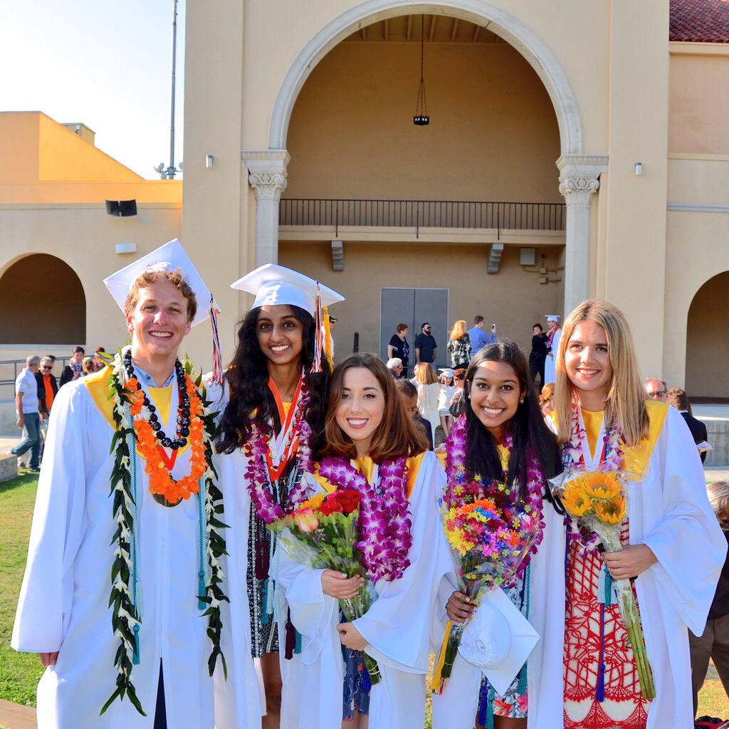 DiviyaG's tweet photo. @soundsofsarcasm I (along with these lovely people) wish you the happiest of birthdays!!! Miss my 3-12 desi friend ❤️ http://t.co/nF0l7LLnzT
