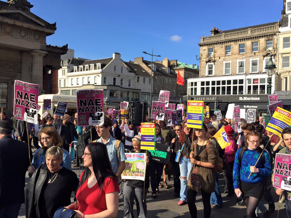 Free_Refugees's tweet photo. #Edinburgh: Demonstration against the fascist #SDL.
#refugeeswelcome #openbordercaravan Via @Global_March http://t.co/lDPIazAUf2