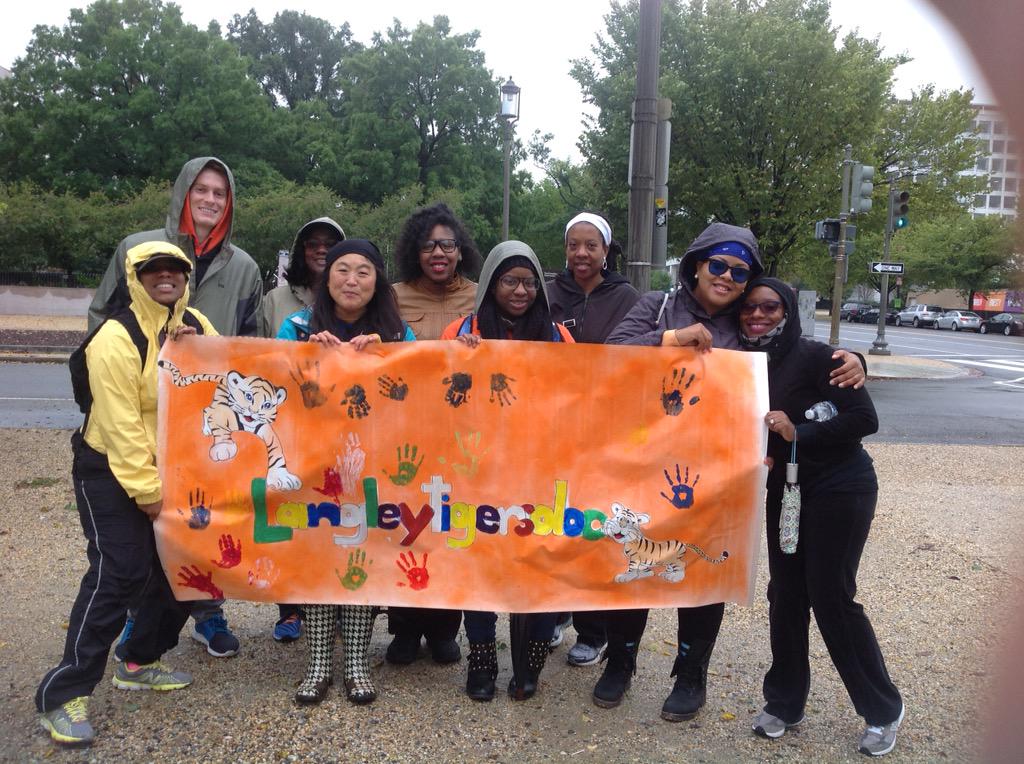 LangSTEMPrincip's tweet photo. Supporting our Autism students at Autism Speaks Walk on National Mall @LangleySTEM #DCPSRising http://t.co/0tYFMs0Rq7