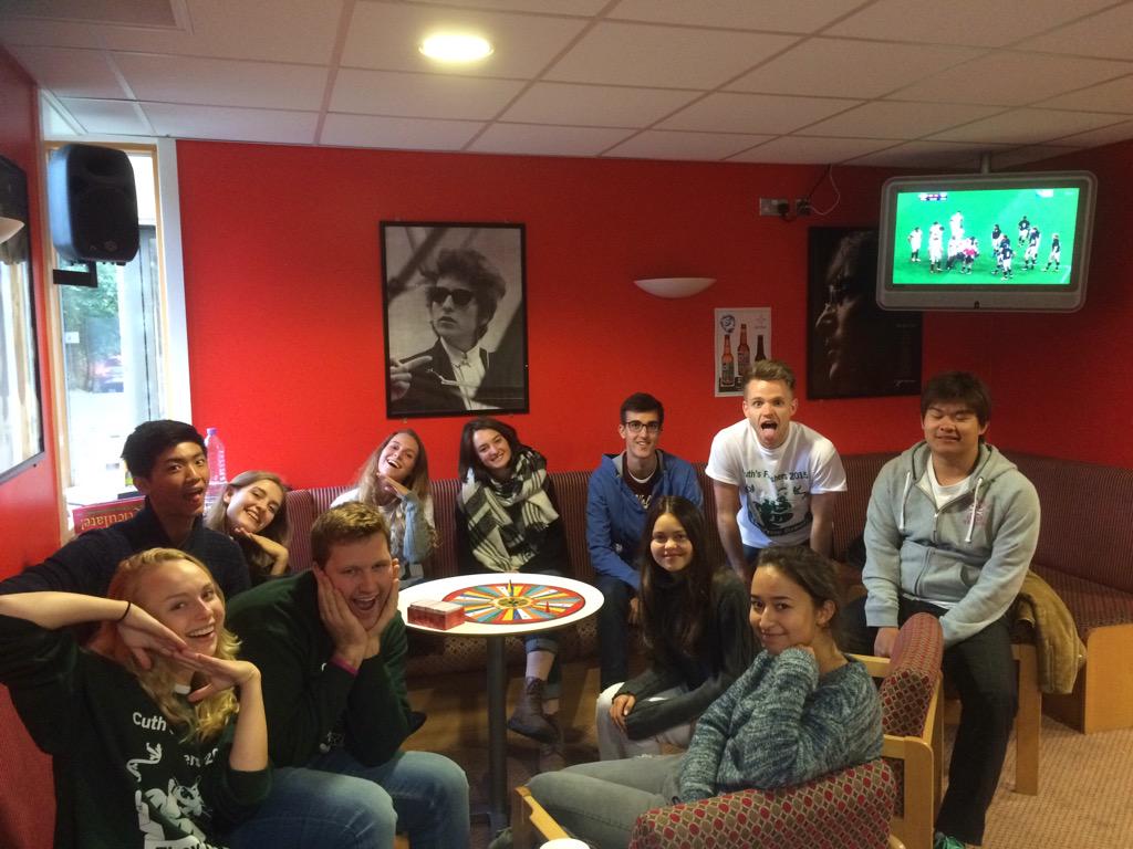 CuthsJCR's tweet photo. Chilling watching the rugby with some of our new international and postgraduate arrivals #freshersweek2015 http://t.co/kbpYcHqDwG