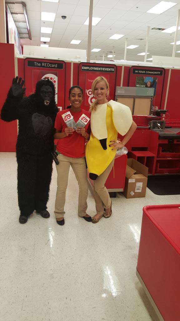 We are going bananas for redcards at 95!!! <a href="/BrinkleyAngela/">angela brinkley</a> <a href="/RoxxieBr/">Roxanna Briseno</a> <a href="/ohsocarina/">Carina Medua</a>