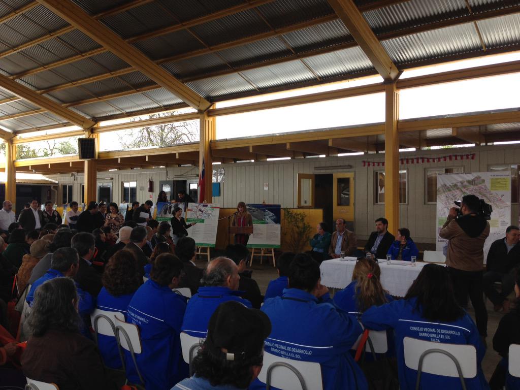 MintrabMaule's tweet photo. Ministra @ximerincon expone sobre #Presupuesto2016 y desafíos en materia de empleo @MintrabChile @IntendenciaVII http://t.co/Sp2xvvXSNy