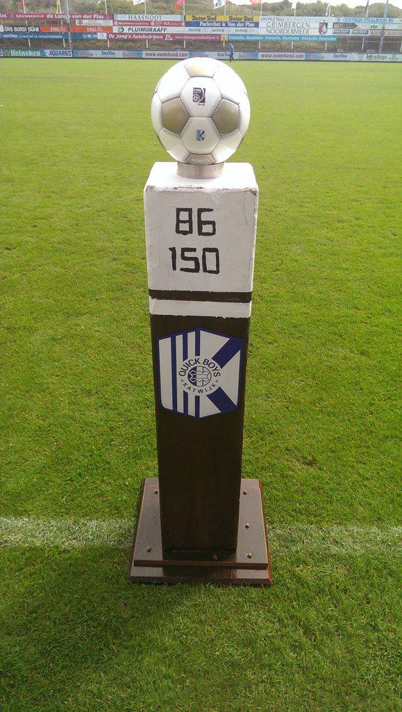 De wedstrijdbal van vandaag is geschonken door Diamantsponsor Station Drukwerk #quinoo