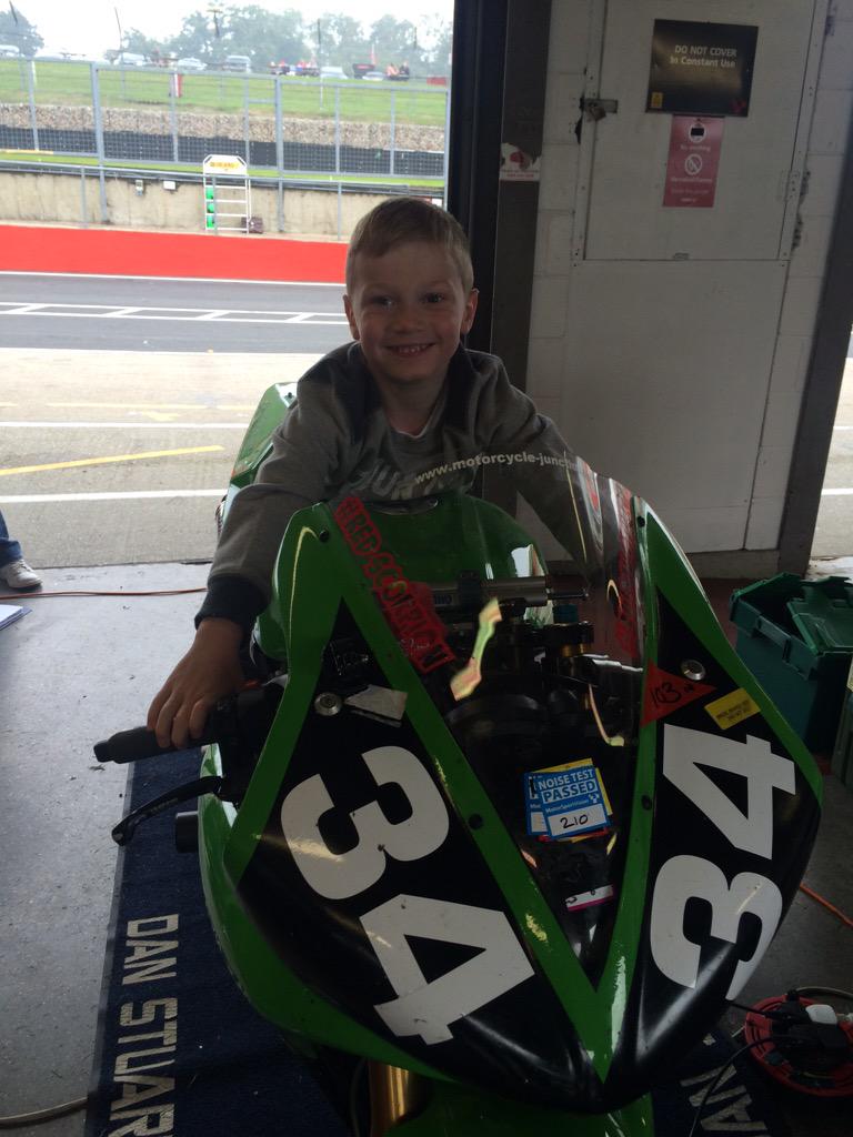Alisterweston's tweet photo. No1 son having some fun in the pits today #thunderbikes #raceday http://t.co/is8J2qpKFT