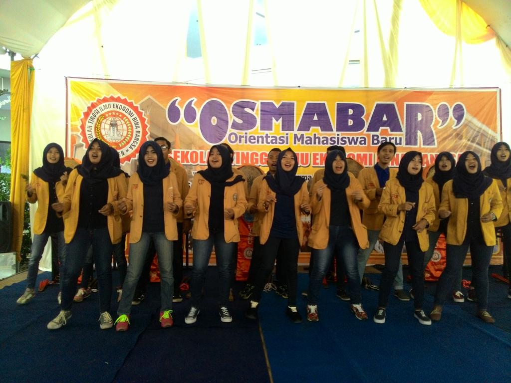 Penampilan unit paduan suara LISBU di OSMABAR #STIEBINABANGSA
