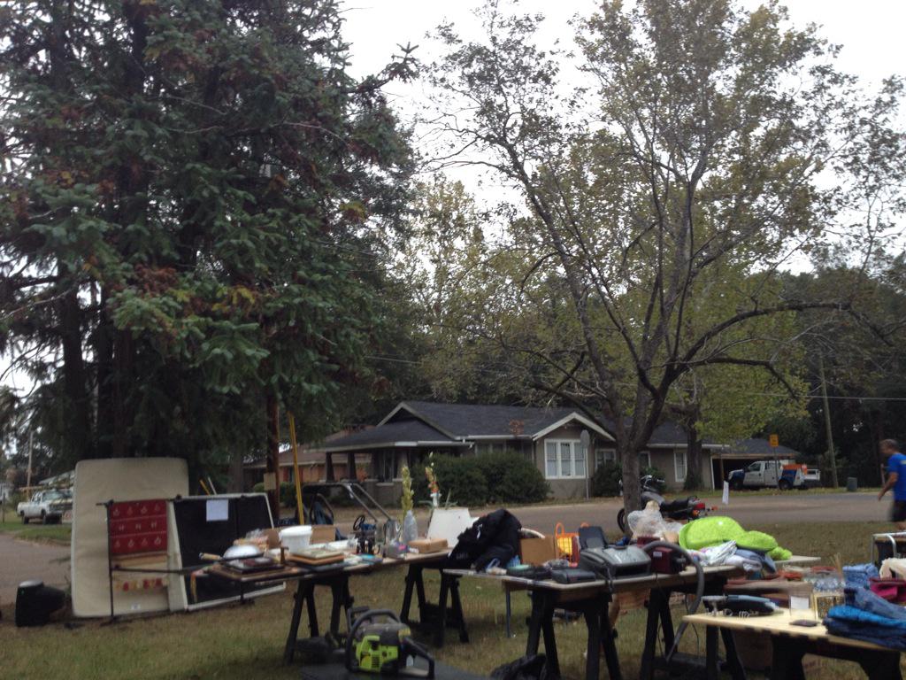 Garage sell! Hope people buy stuff!