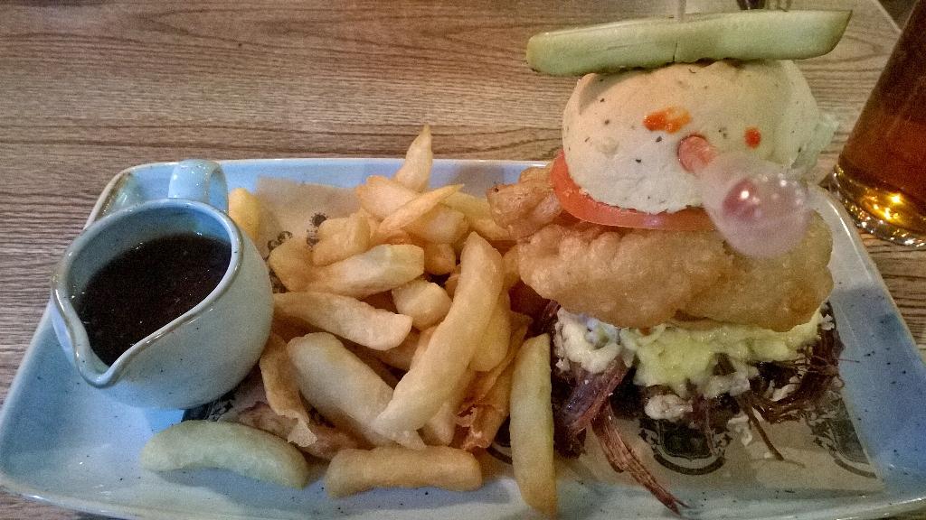 666Farr's tweet photo. #BeefandPudding fucking amazing @NewMoonCo http://t.co/8cTAyMx670