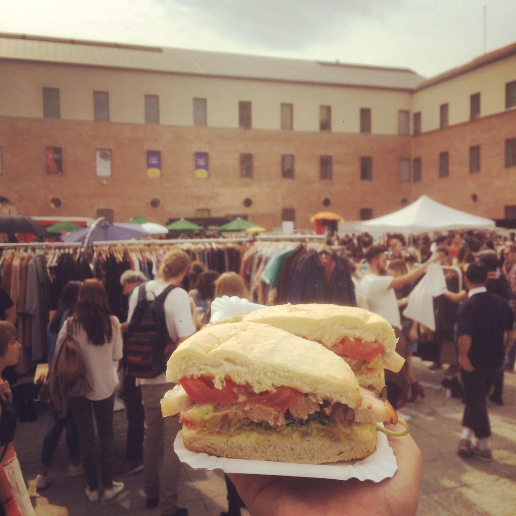 lostfoundmarkt's tweet photo. Hora de comer ¿Te ha entrado hambre verdad? #lostfoundmad #lostandfounders #foodtrucks http://t.co/6sscQ1gpxG
