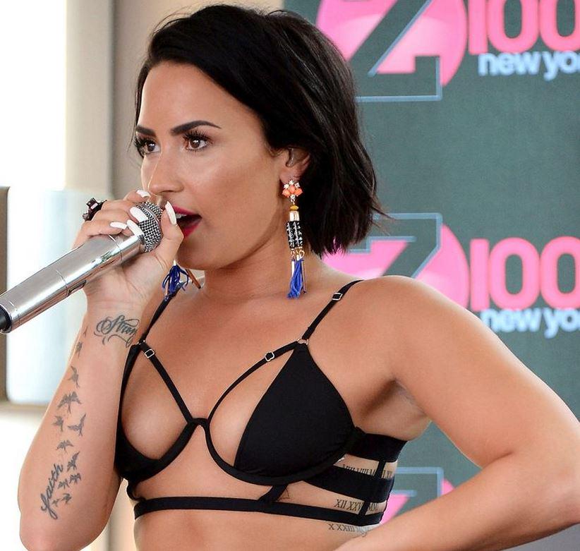 Demi Lovato : singer Demi Lovato proudly strips naked overcoming body dysmo...