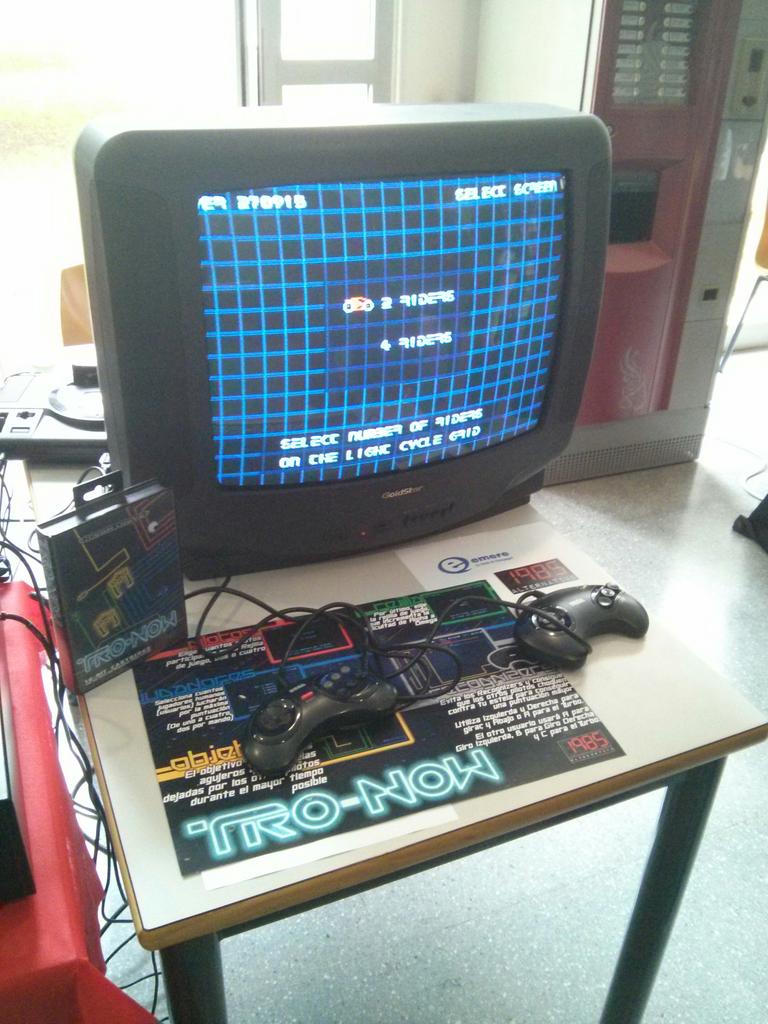 Pocket_Lucho's tweet photo. Venid a probar #TroNow en el stand de @Tiendaemere de #ValenciaVaDeRetro !! http://t.co/JeeMX1LDaL