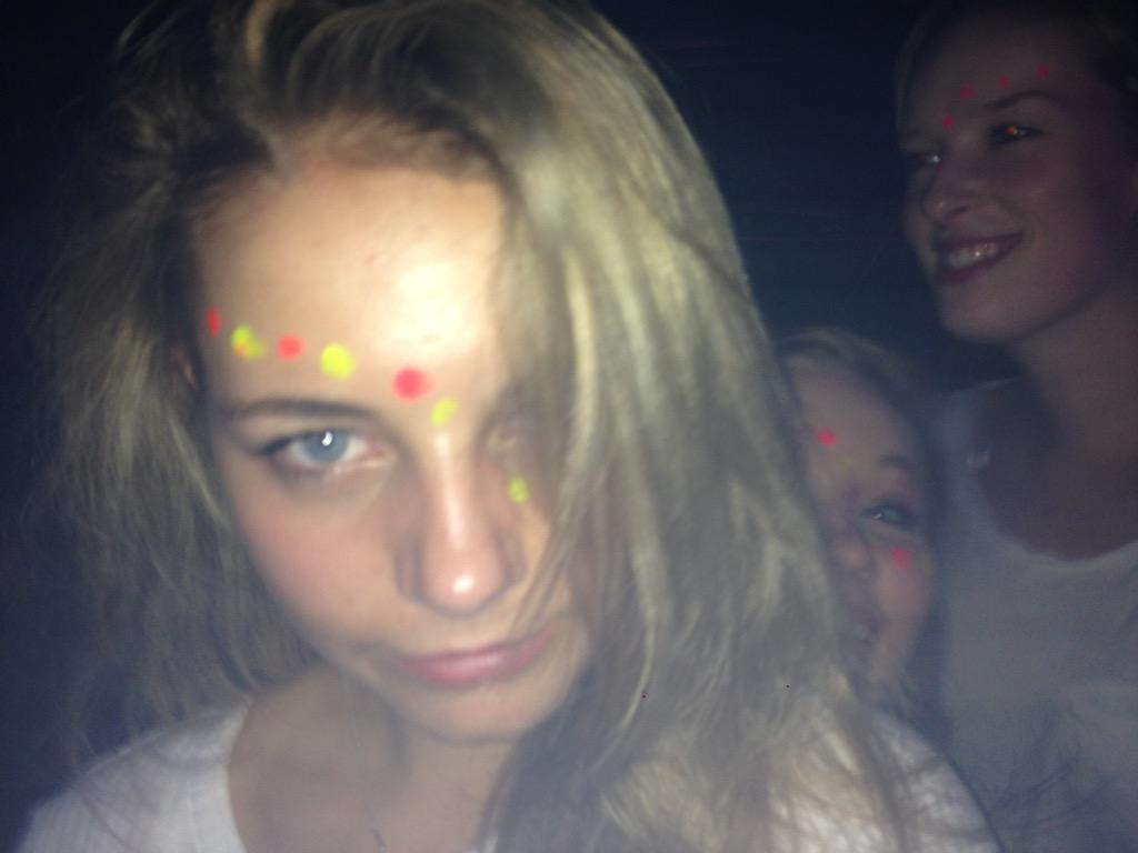 SneddonHannah's tweet photo. HAPPY BIRTHDAY @Beth_lauder!!! Hope you have a fab day and I'll see you tonight 💃🏽☺️😘😏 lots of love xoxox http://t.co/adU0lU24NT