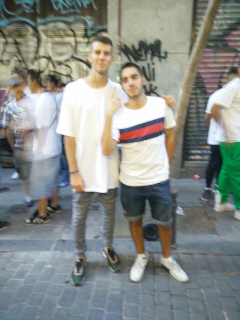 nietezz's tweet photo. Recordemos cuando me hice una foto con @Zetazen1 y salio tal que asi 😓 #PocoBorrosa. http://t.co/LTToaF4NeR