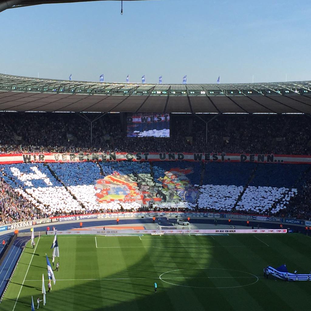 Tolle Choreo <a href="/HerthaBSC/">Hertha BSC</a> #BSCHSV #25JahreEinheit