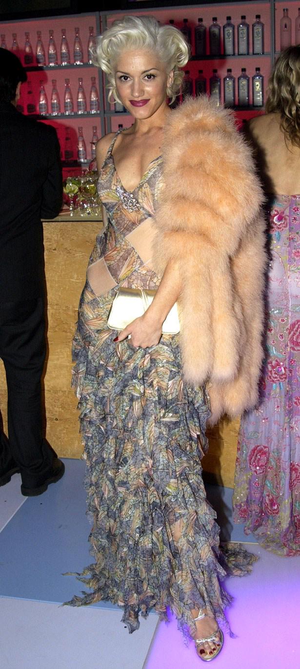 A happy FURRY BIRTHDAY to American singer, songwriter, fashion designer, and actress Gwen Stefani. 