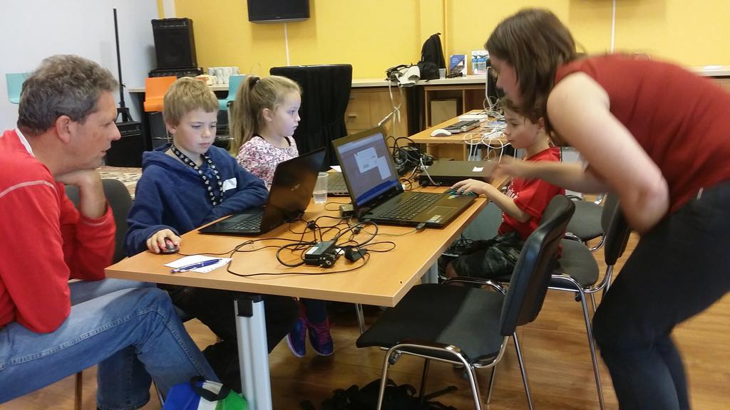 CoderDojoDH's tweet photo. The first Den Haag #CoderDojo at @CompetaIT \o/ http://t.co/pPuA4fOff1