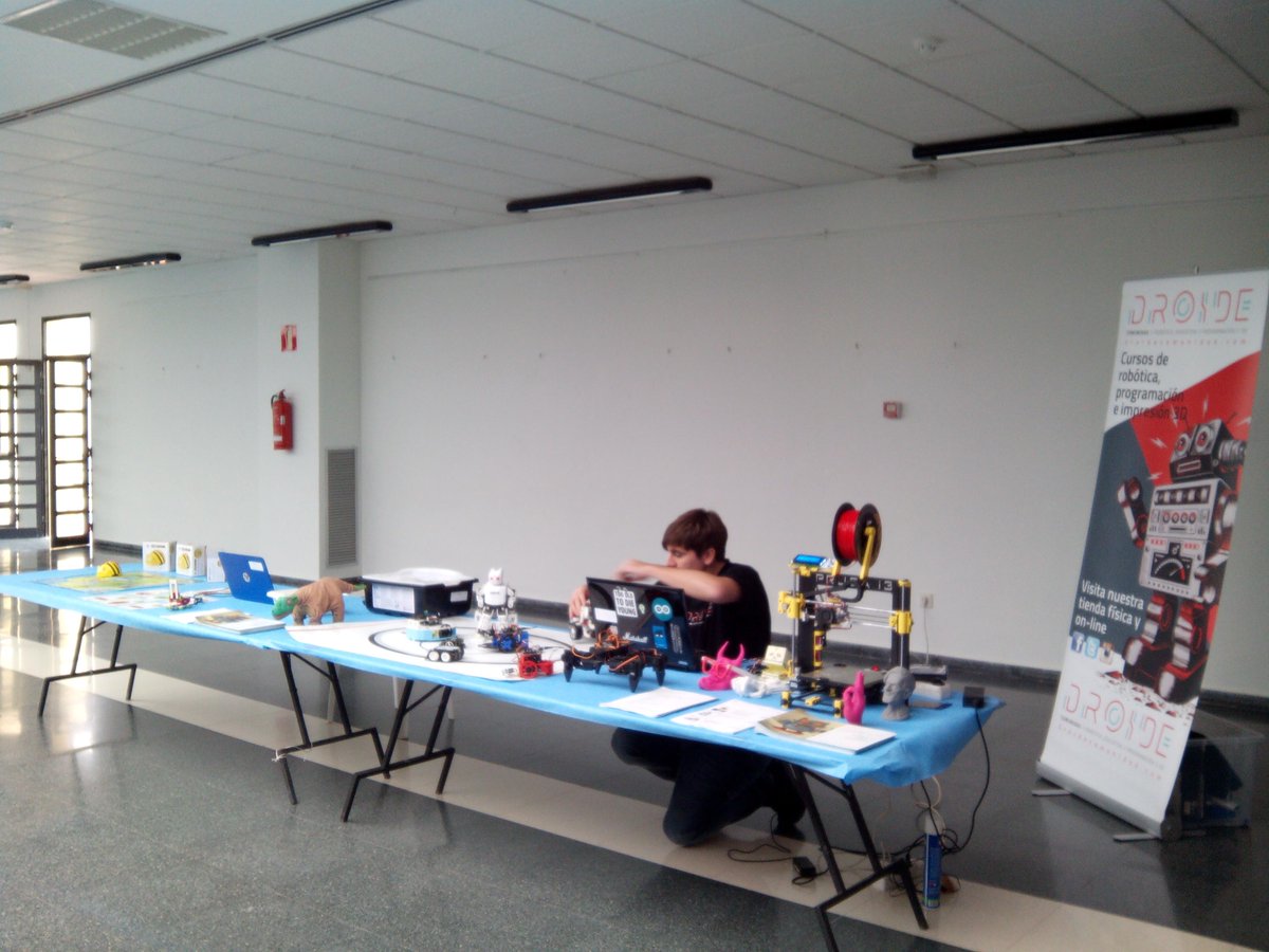 DroideComunidad's tweet image. Preparando nuestro espacio en @ciberia_org ;) ¡De 17 a 19 horas! #familiadroide