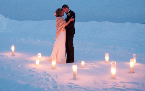 This winter wonderland wedding will give you chills: stylemepretty.com/pennsylvania-w… Photo: MkPhotography