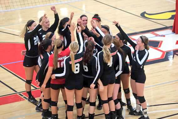 _LRCVB's tweet image. It's game day ladies! Watch out Penn State Behrend 👊🏼💢