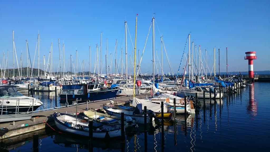 AndreasDoerich's tweet photo. #SHT15 am #tagderdeutscheneinheit im wunderschönen #Eckernförde an der #Ostsee bei #Sonnenschein mit der @JU_luebeck http://t.co/ONJUwpUX5T