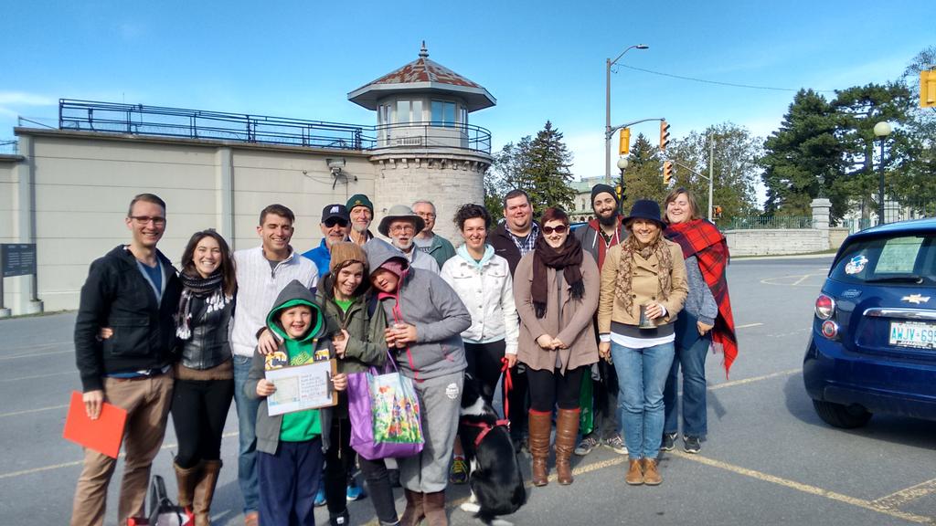 KingstonGreens's tweet photo. A great group out to pamphlet drop for @_nathantownend this morning! #ygk #Nathan4MP @CanadianGreens http://t.co/JFRt73vL35