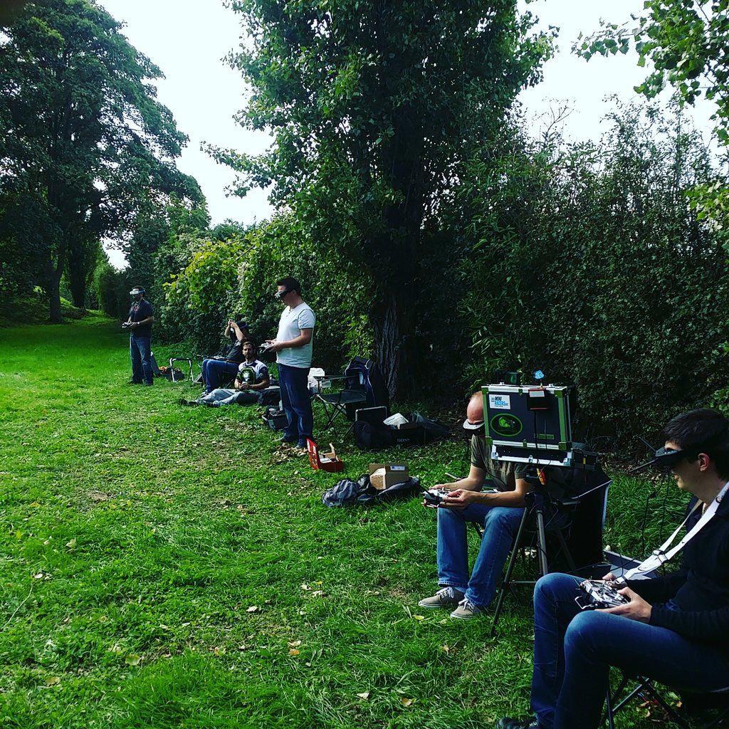 fpvteamfurther's tweet photo. Petite session training ! #bonheur #fpv #drones #fpvracing #flyordie #teamfurther http://t.co/0TcAjUuNmz