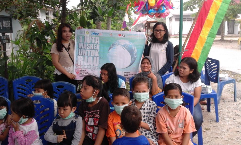 siskaaa_veraaa's tweet photo. Satu juta masker mungkin tidak lantas menyelesaikan asap... @pkpu @alura_id #melawanasap http://t.co/SZo25ez7gp