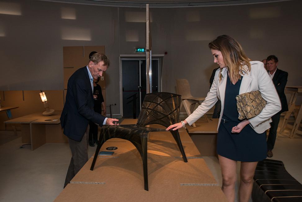 THEDOTS_mag's tweet photo. #TheDesignCircle in @wallpapermag http://t.co/X3wHJNPaYT @ZuidasAmsterdam @hellozuidas @BNOtweets @AFK020 @vtwdbeurs http://t.co/u8ub8EIxBS